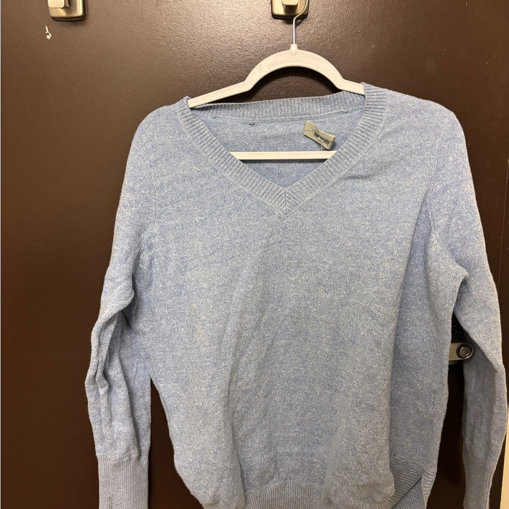 Simons Women's Light Blue V-Neck Sweater
